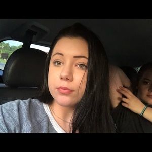 Meet your Posher, Emilee